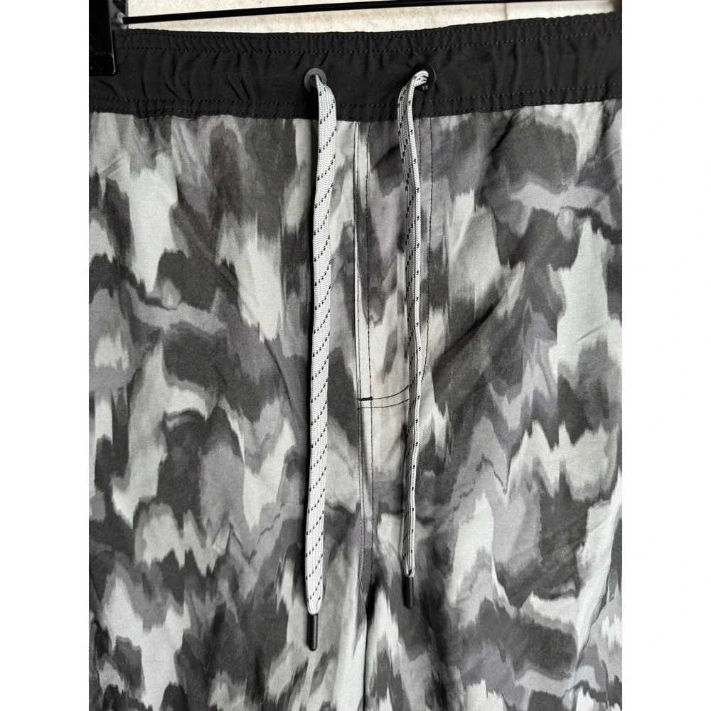 Eddie Bauer Gray Abstract Print Swim Trunks Mens XXL EMS3017 Zipper Pocket